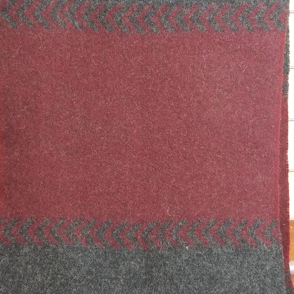 Perry Ellis Men's Scarf - Picture 3 of 4